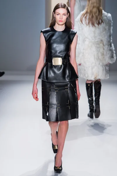 Look 27